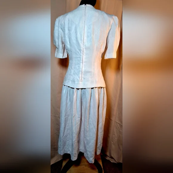 KARIN STEVENS Dress in a Delicate Pink With Embroidery and Bead Accents - Picture 4 of 8